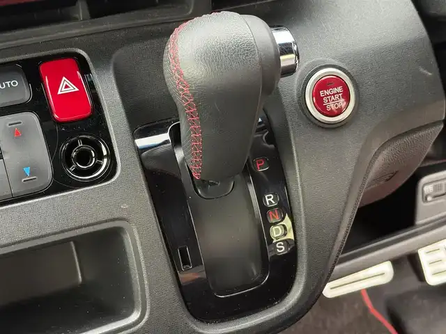 ホンダ Ｎ ＯＮＥ RS 東京都 2018(平30)年 6.8万km サンセットオレンジⅡ 純正ナビ(VXM-175VFi)/【SD/USB/BT/VTR/AUX/CD/DVD/FM/AM/TV/  /ipod】/バックカメラ/ビルトインETＣ/クルーズコントロール/純正ドライブレコーダー/ＴＯＹＯタイヤホワイトレター/CTBA/横滑り防止装置/ハーフレザーシート/パドルシフト/アルミペダル/HIDライト/フォグランプ/プッシュスタート/スマートキー/スペアキー×１