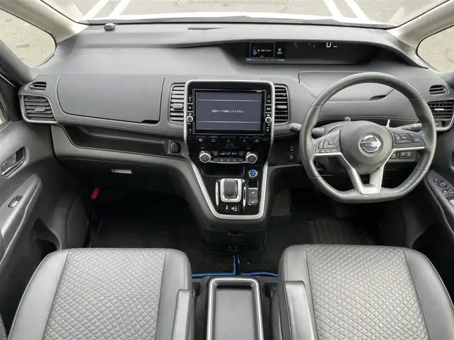 日産 セレナ e－パワー ハイウェイスター V 佐賀県 2019(平31)年 2.7万km ブリリアントホワイトパール 純正9インチナビゲーション/・AM/FM/CD/DVD/Bluetooth/フルセグTV/アラウンドビューモニター/純正フリップダウンモニター/インテリジェントルームミラー/ETC/ハーフレザーシート/・シートヒーター/革巻きステアリング/・ステアリングヒーター/・ステアリングヒーター/両側パワースライドドア/純正15インチアルミホイール/純正フロアマット/プロパイロット/クリアランスソナー/盗難防止装置
