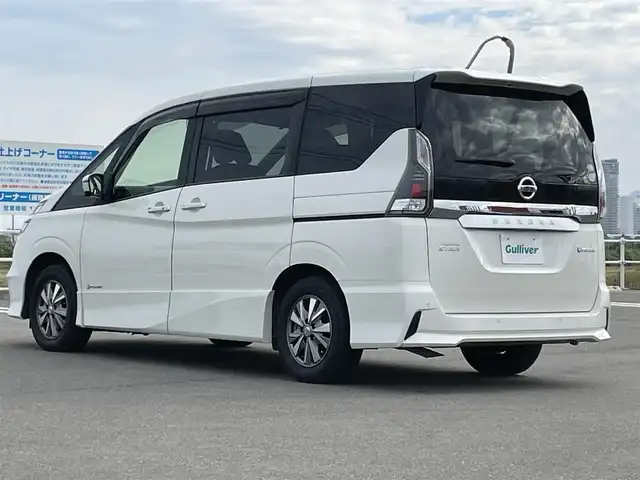 日産 セレナ e－パワー ハイウェイスター V 佐賀県 2019(平31)年 2.7万km ブリリアントホワイトパール 純正9インチナビゲーション/・AM/FM/CD/DVD/Bluetooth/フルセグTV/アラウンドビューモニター/純正フリップダウンモニター/インテリジェントルームミラー/ETC/ハーフレザーシート/・シートヒーター/革巻きステアリング/・ステアリングヒーター/・ステアリングヒーター/両側パワースライドドア/純正15インチアルミホイール/純正フロアマット/プロパイロット/クリアランスソナー/盗難防止装置