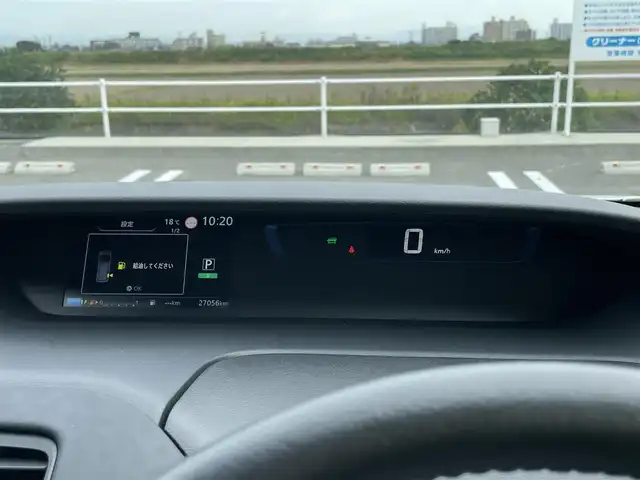 日産 セレナ e－パワー ハイウェイスター V 佐賀県 2019(平31)年 2.7万km ブリリアントホワイトパール 純正9インチナビゲーション/・AM/FM/CD/DVD/Bluetooth/フルセグTV/アラウンドビューモニター/純正フリップダウンモニター/インテリジェントルームミラー/ETC/ハーフレザーシート/・シートヒーター/革巻きステアリング/・ステアリングヒーター/・ステアリングヒーター/両側パワースライドドア/純正15インチアルミホイール/純正フロアマット/プロパイロット/クリアランスソナー/盗難防止装置