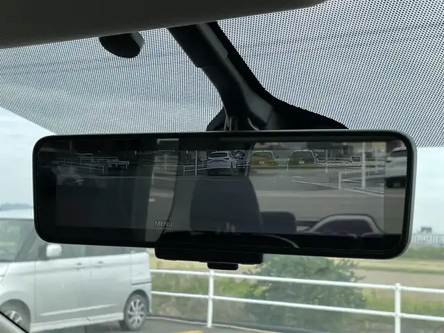 日産 セレナ e－パワー ハイウェイスター V 佐賀県 2019(平31)年 2.7万km ブリリアントホワイトパール 純正9インチナビゲーション/・AM/FM/CD/DVD/Bluetooth/フルセグTV/アラウンドビューモニター/純正フリップダウンモニター/インテリジェントルームミラー/ETC/ハーフレザーシート/・シートヒーター/革巻きステアリング/・ステアリングヒーター/・ステアリングヒーター/両側パワースライドドア/純正15インチアルミホイール/純正フロアマット/プロパイロット/クリアランスソナー/盗難防止装置