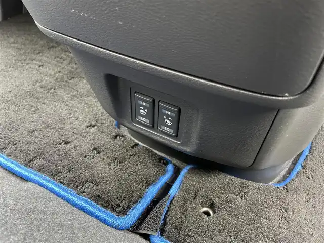 日産 セレナ e－パワー ハイウェイスター V 佐賀県 2019(平31)年 2.7万km ブリリアントホワイトパール 純正9インチナビゲーション/・AM/FM/CD/DVD/Bluetooth/フルセグTV/アラウンドビューモニター/純正フリップダウンモニター/インテリジェントルームミラー/ETC/ハーフレザーシート/・シートヒーター/革巻きステアリング/・ステアリングヒーター/・ステアリングヒーター/両側パワースライドドア/純正15インチアルミホイール/純正フロアマット/プロパイロット/クリアランスソナー/盗難防止装置