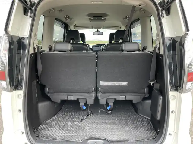 日産 セレナ e－パワー ハイウェイスター V 佐賀県 2019(平31)年 2.7万km ブリリアントホワイトパール 純正9インチナビゲーション/・AM/FM/CD/DVD/Bluetooth/フルセグTV/アラウンドビューモニター/純正フリップダウンモニター/インテリジェントルームミラー/ETC/ハーフレザーシート/・シートヒーター/革巻きステアリング/・ステアリングヒーター/・ステアリングヒーター/両側パワースライドドア/純正15インチアルミホイール/純正フロアマット/プロパイロット/クリアランスソナー/盗難防止装置