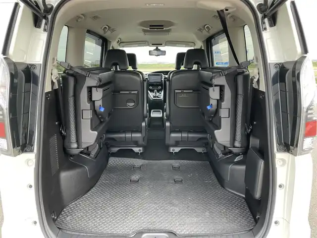 日産 セレナ e－パワー ハイウェイスター V 佐賀県 2019(平31)年 2.7万km ブリリアントホワイトパール 純正9インチナビゲーション/・AM/FM/CD/DVD/Bluetooth/フルセグTV/アラウンドビューモニター/純正フリップダウンモニター/インテリジェントルームミラー/ETC/ハーフレザーシート/・シートヒーター/革巻きステアリング/・ステアリングヒーター/・ステアリングヒーター/両側パワースライドドア/純正15インチアルミホイール/純正フロアマット/プロパイロット/クリアランスソナー/盗難防止装置