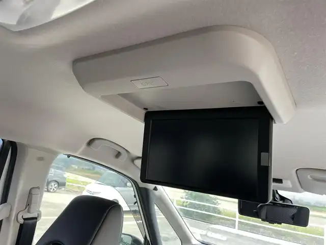 日産 セレナ e－パワー ハイウェイスター V 佐賀県 2019(平31)年 2.7万km ブリリアントホワイトパール 純正9インチナビゲーション/・AM/FM/CD/DVD/Bluetooth/フルセグTV/アラウンドビューモニター/純正フリップダウンモニター/インテリジェントルームミラー/ETC/ハーフレザーシート/・シートヒーター/革巻きステアリング/・ステアリングヒーター/・ステアリングヒーター/両側パワースライドドア/純正15インチアルミホイール/純正フロアマット/プロパイロット/クリアランスソナー/盗難防止装置