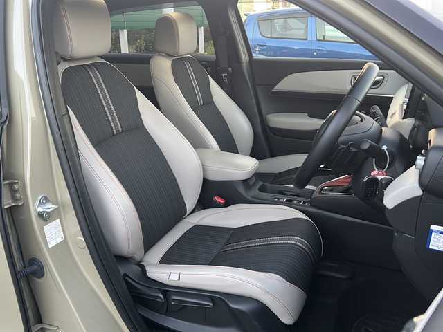 ホンダ ヴェゼル ハイブリッド e:HEV PLaY 茨城県 2022(令4)年 1.8万km ベージュ ホンダセンシング/純正ホンダコネクトナビ/フルセグTV/全方位カメラ/バックカメラ/フロントカメラ/サイドカメラ/純正18インチアルミホイール/純正フロアマット/パノラマルーフ/ハーフレザーシート/LEDヘッドライト/オートライト/パワーリアゲート/ETC2.0/スマートキー