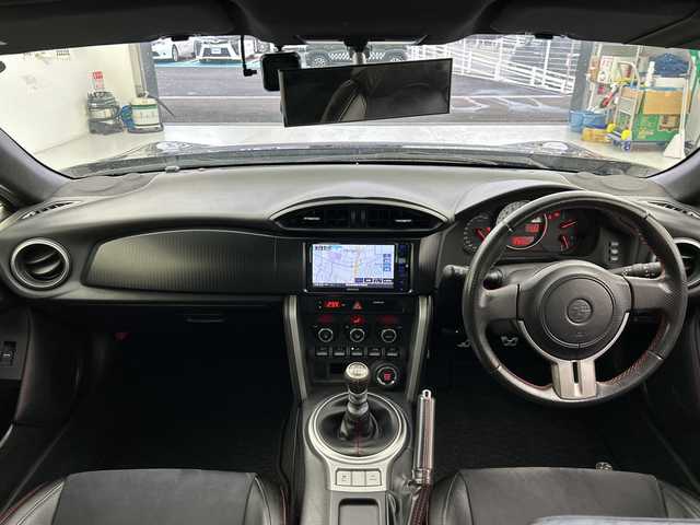 トヨタ ８６ GT 愛知県 2012(平24)年 6.7万km クリスタルブラックシリカ ケンウッドメモリーナビ/・MDV-S710W/TV/BT/TRDエアロ【フロント、サイド】/TRDエアロスタビライジングカバー/HKSデュアルマフラー/社外リアアンダー/社外リアスポイラー/社外17インチAW/バックモニター/ドライブレコーダ-/シートカバー/純正フロアマット/ETC/HIDヘッドライト/フロントフォグランプ/スマートキー/アルミペダル/ステンレススカッフプレート