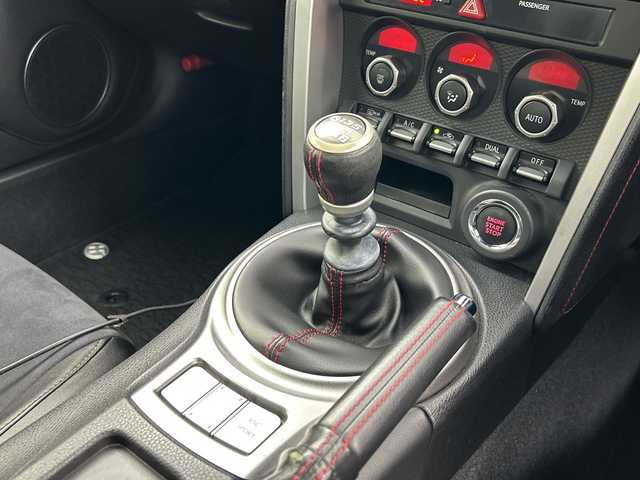 トヨタ ８６ GT 愛知県 2012(平24)年 6.7万km クリスタルブラックシリカ ケンウッドメモリーナビ/・MDV-S710W/TV/BT/TRDエアロ【フロント、サイド】/TRDエアロスタビライジングカバー/HKSデュアルマフラー/社外リアアンダー/社外リアスポイラー/社外17インチAW/バックモニター/ドライブレコーダ-/シートカバー/純正フロアマット/ETC/HIDヘッドライト/フロントフォグランプ/スマートキー/アルミペダル/ステンレススカッフプレート