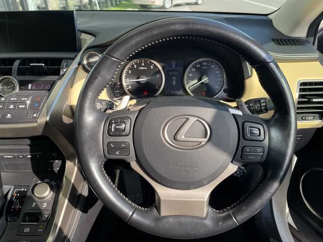 レクサス ＮＸ 200t Iパッケージ 愛知県 2016(平28)年 4.2万km ソニッククォーツ 純正ナビ/全方位カメラ/三眼LEDヘッドライト/本革レザー/レーダークルーズコントロール/シートヒーター/バックカメラ/電動リアゲート/パワーシート/コーナーセンサー/純正アルミホイール/ETC2.0/ブラインドスポットモニター/パドルシフト/ステアリングヒーター/ドライブレコーダー/衝突軽減システム/フルセグ/CD DVD/Bluetooth/ステアリングスイッチ/スマートキー/プッシュスタート