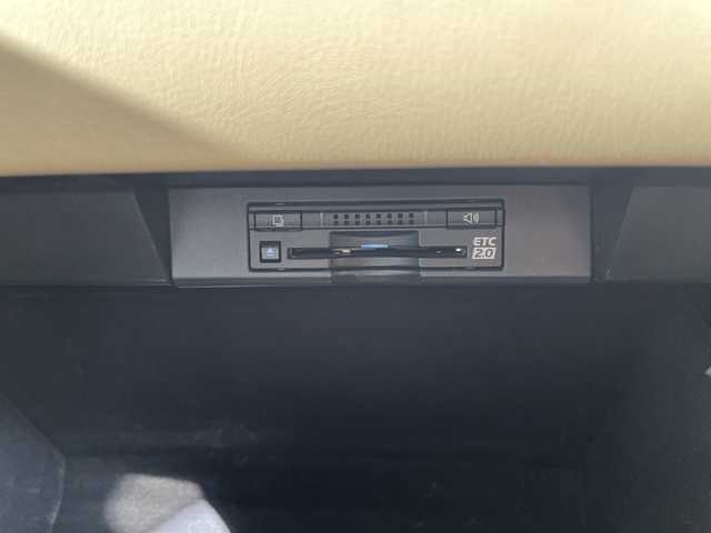 レクサス ＮＸ 200t Iパッケージ 愛知県 2016(平28)年 4.2万km ソニッククォーツ 純正ナビ/全方位カメラ/三眼LEDヘッドライト/本革レザー/レーダークルーズコントロール/シートヒーター/バックカメラ/電動リアゲート/パワーシート/コーナーセンサー/純正アルミホイール/ETC2.0/ブラインドスポットモニター/パドルシフト/ステアリングヒーター/ドライブレコーダー/衝突軽減システム/フルセグ/CD DVD/Bluetooth/ステアリングスイッチ/スマートキー/プッシュスタート