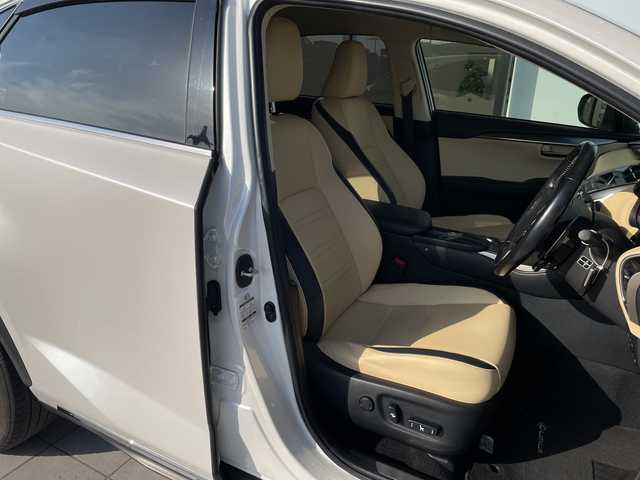 レクサス ＮＸ 200t Iパッケージ 愛知県 2016(平28)年 4.2万km ソニッククォーツ 純正ナビ/全方位カメラ/三眼LEDヘッドライト/本革レザー/レーダークルーズコントロール/シートヒーター/バックカメラ/電動リアゲート/パワーシート/コーナーセンサー/純正アルミホイール/ETC2.0/ブラインドスポットモニター/パドルシフト/ステアリングヒーター/ドライブレコーダー/衝突軽減システム/フルセグ/CD DVD/Bluetooth/ステアリングスイッチ/スマートキー/プッシュスタート