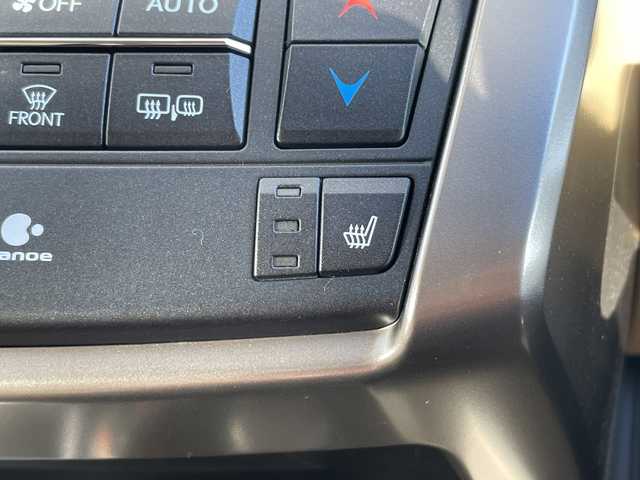 レクサス ＮＸ 200t Iパッケージ 愛知県 2016(平28)年 4.2万km ソニッククォーツ 純正ナビ/全方位カメラ/三眼LEDヘッドライト/本革レザー/レーダークルーズコントロール/シートヒーター/バックカメラ/電動リアゲート/パワーシート/コーナーセンサー/純正アルミホイール/ETC2.0/ブラインドスポットモニター/パドルシフト/ステアリングヒーター/ドライブレコーダー/衝突軽減システム/フルセグ/CD DVD/Bluetooth/ステアリングスイッチ/スマートキー/プッシュスタート