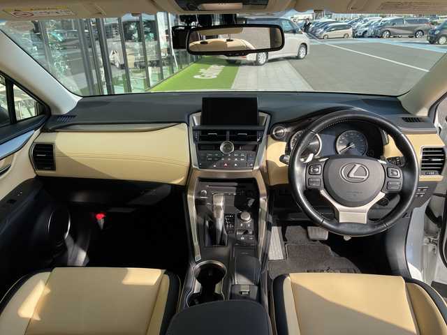 レクサス ＮＸ 200t Iパッケージ 愛知県 2016(平28)年 4.2万km ソニッククォーツ 純正ナビ/全方位カメラ/三眼LEDヘッドライト/本革レザー/レーダークルーズコントロール/シートヒーター/バックカメラ/電動リアゲート/パワーシート/コーナーセンサー/純正アルミホイール/ETC2.0/ブラインドスポットモニター/パドルシフト/ステアリングヒーター/ドライブレコーダー/衝突軽減システム/フルセグ/CD DVD/Bluetooth/ステアリングスイッチ/スマートキー/プッシュスタート