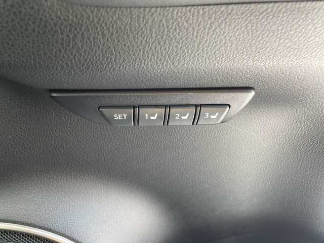 レクサス ＮＸ 200t Iパッケージ 愛知県 2016(平28)年 4.2万km ソニッククォーツ 純正ナビ/全方位カメラ/三眼LEDヘッドライト/本革レザー/レーダークルーズコントロール/シートヒーター/バックカメラ/電動リアゲート/パワーシート/コーナーセンサー/純正アルミホイール/ETC2.0/ブラインドスポットモニター/パドルシフト/ステアリングヒーター/ドライブレコーダー/衝突軽減システム/フルセグ/CD DVD/Bluetooth/ステアリングスイッチ/スマートキー/プッシュスタート