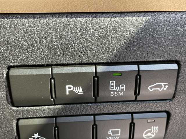 レクサス ＮＸ 200t Iパッケージ 愛知県 2016(平28)年 4.2万km ソニッククォーツ 純正ナビ/全方位カメラ/三眼LEDヘッドライト/本革レザー/レーダークルーズコントロール/シートヒーター/バックカメラ/電動リアゲート/パワーシート/コーナーセンサー/純正アルミホイール/ETC2.0/ブラインドスポットモニター/パドルシフト/ステアリングヒーター/ドライブレコーダー/衝突軽減システム/フルセグ/CD DVD/Bluetooth/ステアリングスイッチ/スマートキー/プッシュスタート