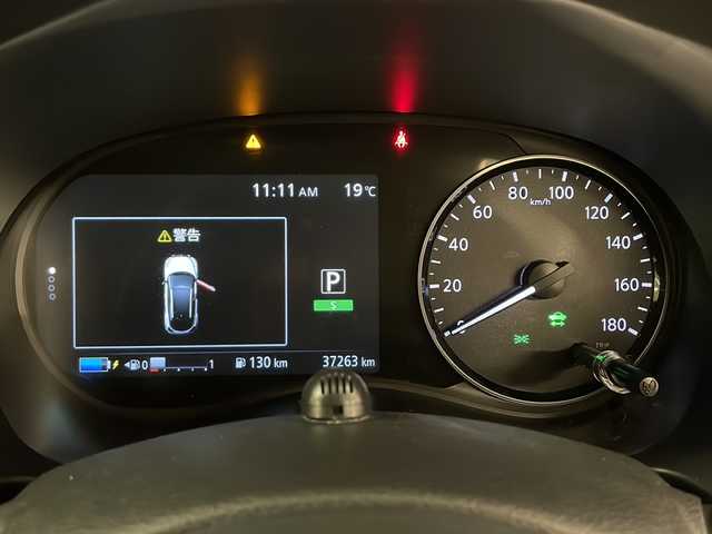 日産 キックス オーテック 熊本県 2021(令3)年 3.8万km ホワイト 禁煙車/AUTECH専用インテリア/・レザーシート/・インストパッド/・インストパッド、センターコンソール/・ブルーレザレットドアトリム/・フロアマット/・ドアバイザー/AUTECH　AWノーマルタイヤ/プロパイロット/エマージェンシーブレーキ/ハンドル支援/側方支援/ふらつき防止/デジタルルームミラー/アラウンドビューモニター/ディーラーナビ(CD.DVD.BT.SD)/フルセグ/ドライブレコーダー/ETC/電動パーキングブレーキ/オートホールド/LEDヘッドライト/プッシュスタート/スマートキーｘ２