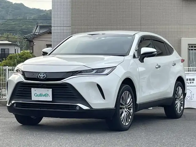 トヨタ ハリアー ハイブリッド Z 山口県 2022(令4)年 3.4万km ホワイトパールクリスタルシャイン JBL 12.3型ナビ フルセグTV BT USB AUX/全周囲カメラ/デジタルインナーミラー/ハーフレザーシート/パワーシート/パワーバックドア/ビルトイン 2.0ETC/19インチ アルミホイール/衝突被害軽減ブレーキ/レーダークルーズコントロール/レーンアシスト/オートマチックハイビーム/LEDオートヘッドライト/フォグライト/コーナーセンサー/スマートキー 2個/ステアリングリモコン/置くだけ充電/W サイド カーテン ニー エアバッグ/保証書 取説/禁煙車