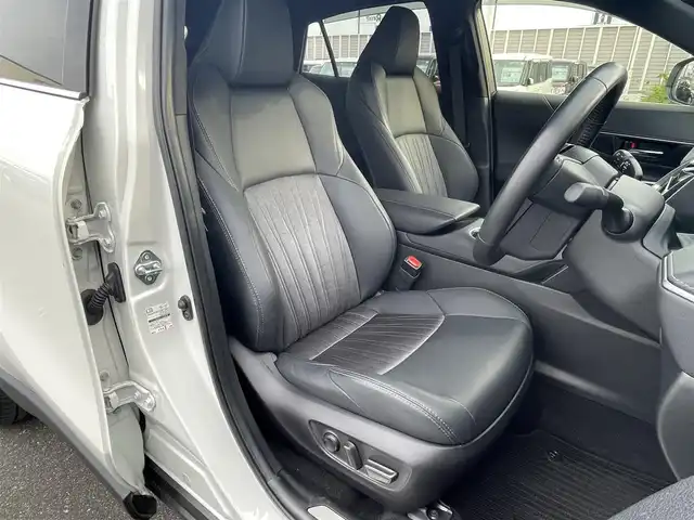 トヨタ ハリアー ハイブリッド Z 山口県 2022(令4)年 3.4万km ホワイトパールクリスタルシャイン JBL 12.3型ナビ フルセグTV BT USB AUX/全周囲カメラ/デジタルインナーミラー/ハーフレザーシート/パワーシート/パワーバックドア/ビルトイン 2.0ETC/19インチ アルミホイール/衝突被害軽減ブレーキ/レーダークルーズコントロール/レーンアシスト/オートマチックハイビーム/LEDオートヘッドライト/フォグライト/コーナーセンサー/スマートキー 2個/ステアリングリモコン/置くだけ充電/W サイド カーテン ニー エアバッグ/保証書 取説/禁煙車