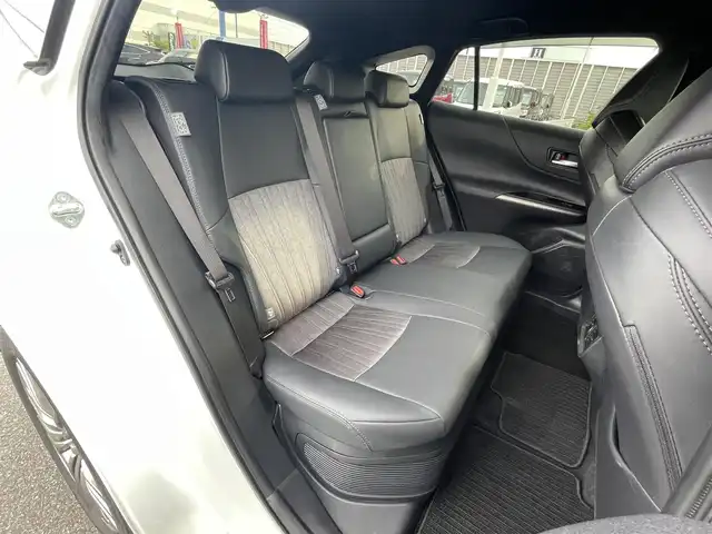 トヨタ ハリアー ハイブリッド Z 山口県 2022(令4)年 3.4万km ホワイトパールクリスタルシャイン JBL 12.3型ナビ フルセグTV BT USB AUX/全周囲カメラ/デジタルインナーミラー/ハーフレザーシート/パワーシート/パワーバックドア/ビルトイン 2.0ETC/19インチ アルミホイール/衝突被害軽減ブレーキ/レーダークルーズコントロール/レーンアシスト/オートマチックハイビーム/LEDオートヘッドライト/フォグライト/コーナーセンサー/スマートキー 2個/ステアリングリモコン/置くだけ充電/W サイド カーテン ニー エアバッグ/保証書 取説/禁煙車