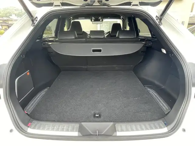 トヨタ ハリアー ハイブリッド Z 山口県 2022(令4)年 3.4万km ホワイトパールクリスタルシャイン JBL 12.3型ナビ フルセグTV BT USB AUX/全周囲カメラ/デジタルインナーミラー/ハーフレザーシート/パワーシート/パワーバックドア/ビルトイン 2.0ETC/19インチ アルミホイール/衝突被害軽減ブレーキ/レーダークルーズコントロール/レーンアシスト/オートマチックハイビーム/LEDオートヘッドライト/フォグライト/コーナーセンサー/スマートキー 2個/ステアリングリモコン/置くだけ充電/W サイド カーテン ニー エアバッグ/保証書 取説/禁煙車