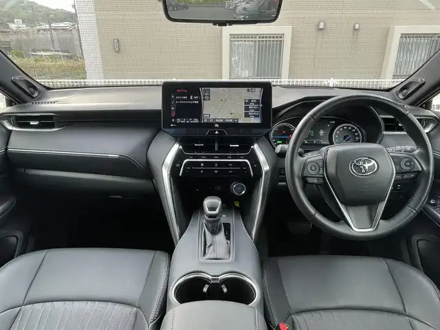 トヨタ ハリアー ハイブリッド Z 山口県 2022(令4)年 3.4万km ホワイトパールクリスタルシャイン JBL 12.3型ナビ フルセグTV BT USB AUX/全周囲カメラ/デジタルインナーミラー/ハーフレザーシート/パワーシート/パワーバックドア/ビルトイン 2.0ETC/19インチ アルミホイール/衝突被害軽減ブレーキ/レーダークルーズコントロール/レーンアシスト/オートマチックハイビーム/LEDオートヘッドライト/フォグライト/コーナーセンサー/スマートキー 2個/ステアリングリモコン/置くだけ充電/W サイド カーテン ニー エアバッグ/保証書 取説/禁煙車