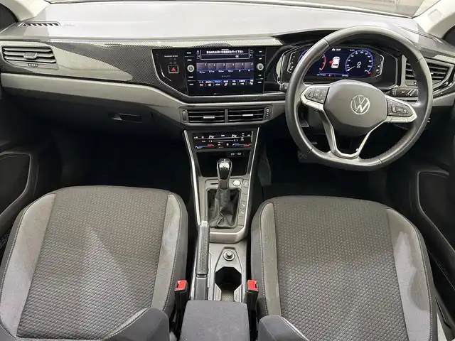 フォルクスワーゲン ＶＷ ポロ TSI アクティブ 愛媛県 2022(令4)年 2.4万km 白 衝突軽減ブレーキ　レーダークルーズコントロール　純正ディスプレイオーディオ　Bluetooth　AppleCarPlay AndroidAuto　FM　AM　SD　USB バックカメラ　本革ステアリング　パドルシフト　ステアリングリモコン　ICターボ　ウインカーミラー　プッシュスタート　スマートキー　スペアキー