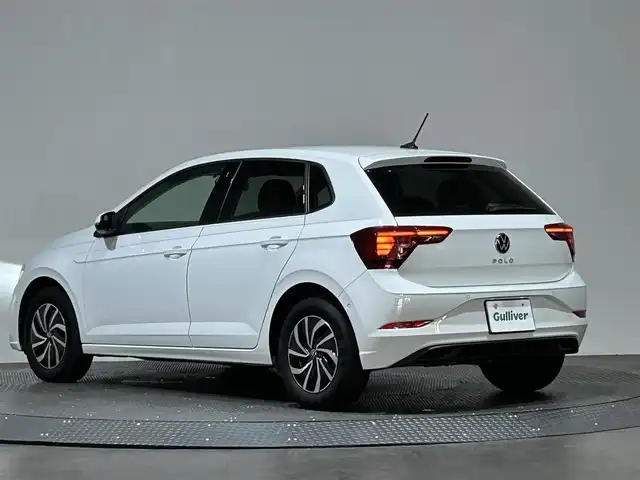 フォルクスワーゲン ＶＷ ポロ TSI アクティブ 愛媛県 2022(令4)年 2.4万km 白 衝突軽減ブレーキ　レーダークルーズコントロール　純正ディスプレイオーディオ　Bluetooth　AppleCarPlay AndroidAuto　FM　AM　SD　USB バックカメラ　本革ステアリング　パドルシフト　ステアリングリモコン　ICターボ　ウインカーミラー　プッシュスタート　スマートキー　スペアキー