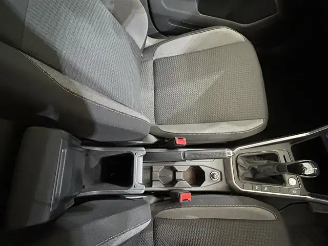 フォルクスワーゲン ＶＷ ポロ TSI アクティブ 愛媛県 2022(令4)年 2.4万km 白 衝突軽減ブレーキ　レーダークルーズコントロール　純正ディスプレイオーディオ　Bluetooth　AppleCarPlay AndroidAuto　FM　AM　SD　USB バックカメラ　本革ステアリング　パドルシフト　ステアリングリモコン　ICターボ　ウインカーミラー　プッシュスタート　スマートキー　スペアキー