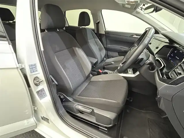フォルクスワーゲン ＶＷ ポロ TSI アクティブ 愛媛県 2022(令4)年 2.4万km 白 衝突軽減ブレーキ　レーダークルーズコントロール　純正ディスプレイオーディオ　Bluetooth　AppleCarPlay AndroidAuto　FM　AM　SD　USB バックカメラ　本革ステアリング　パドルシフト　ステアリングリモコン　ICターボ　ウインカーミラー　プッシュスタート　スマートキー　スペアキー