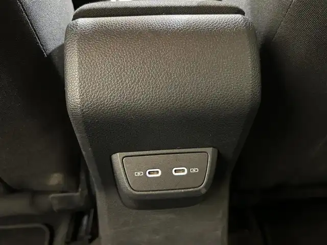 フォルクスワーゲン ＶＷ ポロ TSI アクティブ 愛媛県 2022(令4)年 2.4万km 白 衝突軽減ブレーキ　レーダークルーズコントロール　純正ディスプレイオーディオ　Bluetooth　AppleCarPlay AndroidAuto　FM　AM　SD　USB バックカメラ　本革ステアリング　パドルシフト　ステアリングリモコン　ICターボ　ウインカーミラー　プッシュスタート　スマートキー　スペアキー