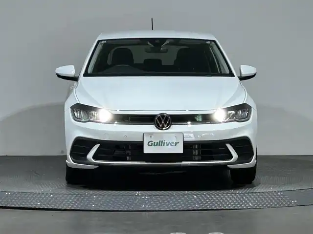 フォルクスワーゲン ＶＷ ポロ TSI アクティブ 愛媛県 2022(令4)年 2.4万km 白 衝突軽減ブレーキ　レーダークルーズコントロール　純正ディスプレイオーディオ　Bluetooth　AppleCarPlay AndroidAuto　FM　AM　SD　USB バックカメラ　本革ステアリング　パドルシフト　ステアリングリモコン　ICターボ　ウインカーミラー　プッシュスタート　スマートキー　スペアキー
