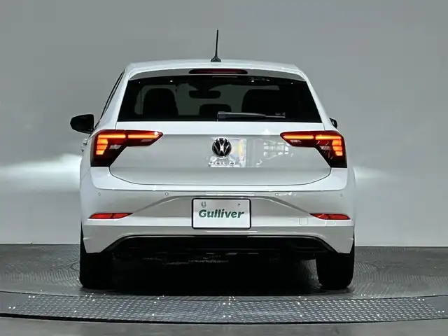 フォルクスワーゲン ＶＷ ポロ TSI アクティブ 愛媛県 2022(令4)年 2.4万km 白 衝突軽減ブレーキ　レーダークルーズコントロール　純正ディスプレイオーディオ　Bluetooth　AppleCarPlay AndroidAuto　FM　AM　SD　USB バックカメラ　本革ステアリング　パドルシフト　ステアリングリモコン　ICターボ　ウインカーミラー　プッシュスタート　スマートキー　スペアキー