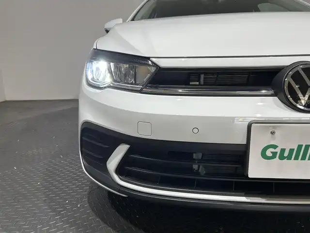 フォルクスワーゲン ＶＷ ポロ TSI アクティブ 愛媛県 2022(令4)年 2.4万km 白 衝突軽減ブレーキ　レーダークルーズコントロール　純正ディスプレイオーディオ　Bluetooth　AppleCarPlay AndroidAuto　FM　AM　SD　USB バックカメラ　本革ステアリング　パドルシフト　ステアリングリモコン　ICターボ　ウインカーミラー　プッシュスタート　スマートキー　スペアキー