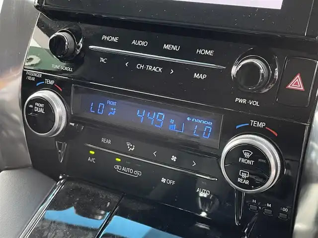 トヨタ ヴェルファイア Z Gエディション 愛媛県 2020(令2)年 1.4万km ホワイトパールクリスタルシャイン ワンオーナー/純正ディスプレイオーディオナビ/12.1インチ純正フリップダウンモニター/・Bluetooth/・CD/DVD/・USB入力端子/フルセグTV（走行時視聴可能）/バックカメラ/ビルドインETC/ドライブレコーダー/両側パワースライドドア/パワーバックドア/レザーシート/パワーシート/快適温熱シート/ステアリングヒーター/プリクラッシュセーフティシステム（ＰＣＳ）/レーントレーシングアシスト（ＬＴＡ）/レーダークルーズコントロール/オートマチックハイビーム（ＡＨＢ）/コーナーセンサー/純正フロアマット/純正18インチAW/LEDヘッドライト/カーテンエアバッグ/スペアキー/スマートキー/取扱説明書