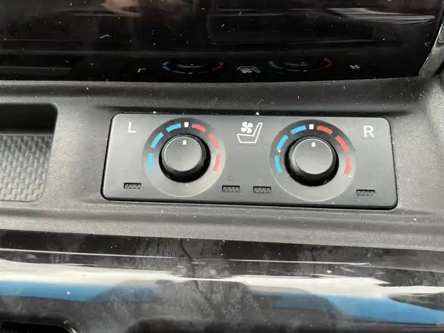 トヨタ ヴェルファイア Z Gエディション 愛媛県 2020(令2)年 1.4万km ホワイトパールクリスタルシャイン ワンオーナー/純正ディスプレイオーディオナビ/12.1インチ純正フリップダウンモニター/・Bluetooth/・CD/DVD/・USB入力端子/フルセグTV（走行時視聴可能）/バックカメラ/ビルドインETC/ドライブレコーダー/両側パワースライドドア/パワーバックドア/レザーシート/パワーシート/快適温熱シート/ステアリングヒーター/プリクラッシュセーフティシステム（ＰＣＳ）/レーントレーシングアシスト（ＬＴＡ）/レーダークルーズコントロール/オートマチックハイビーム（ＡＨＢ）/コーナーセンサー/純正フロアマット/純正18インチAW/LEDヘッドライト/カーテンエアバッグ/スペアキー/スマートキー/取扱説明書