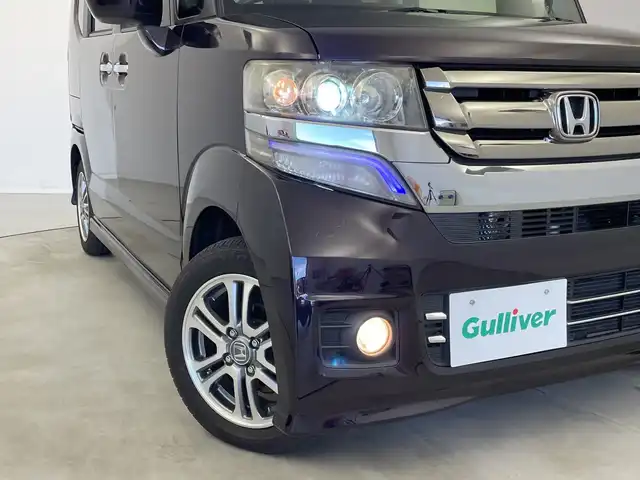ホンダ Ｎ ＢＯＸ カスタム SSパッケージ 新潟県 2015(平27)年 4.3万km プレミアムベルベットパープル・パール 社外メモリナビ（型式：AVN-G05）/・AM/FM/CD/DVD/Bluetooth/USB/フルセグ/バックモニター/両側パワースライドドア/ベンチシート/キセノンヘッドライト/オートライト/純正フロアマット/純正14インチAW夏タイヤ/ABS/横滑り防止機能/保証書
