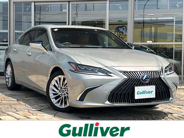 レクサス ＥＳ 300h バージョンL 静岡県 2019(令1)年 2.9万km アイスエクリュマイカメタリック 純正ナビ/・AM/FM/・サウンドライブラリ/・CD/DVD/・SD/・USB/・Bluetooth/・Miracast/・AUX/・フルセグTV/主要装備/・ＥＴＣ２．０/・全方位カメラ/・サンルーフ/・ヘッドアップディスプレイ/・ブラインドスポットモニター/・三眼ＬＥＤヘッドライト/・デジタルインナーミラー/・プリクラッシュセーフティ/・本革シート/・シートヒーター＆ベンチレーション/・ステアリングヒーター/・追従クルコン/・パドルシフト/・オートハイビーム/・ドライブレコーダー/・電動チルト＆テレスコピックステアリング/・サイドカーテンエアバッグ