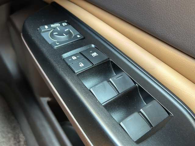 レクサス ＥＳ 300h バージョンL 静岡県 2019(令1)年 2.9万km アイスエクリュマイカメタリック 純正ナビ/・AM/FM/・サウンドライブラリ/・CD/DVD/・SD/・USB/・Bluetooth/・Miracast/・AUX/・フルセグTV/主要装備/・ＥＴＣ２．０/・全方位カメラ/・サンルーフ/・ヘッドアップディスプレイ/・ブラインドスポットモニター/・三眼ＬＥＤヘッドライト/・デジタルインナーミラー/・プリクラッシュセーフティ/・本革シート/・シートヒーター＆ベンチレーション/・ステアリングヒーター/・追従クルコン/・パドルシフト/・オートハイビーム/・ドライブレコーダー/・電動チルト＆テレスコピックステアリング/・サイドカーテンエアバッグ