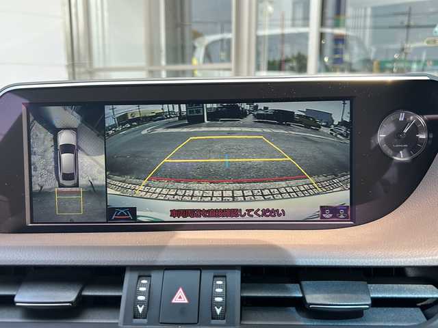 レクサス ＥＳ 300h バージョンL 静岡県 2019(令1)年 2.9万km アイスエクリュマイカメタリック 純正ナビ/・AM/FM/・サウンドライブラリ/・CD/DVD/・SD/・USB/・Bluetooth/・Miracast/・AUX/・フルセグTV/主要装備/・ＥＴＣ２．０/・全方位カメラ/・サンルーフ/・ヘッドアップディスプレイ/・ブラインドスポットモニター/・三眼ＬＥＤヘッドライト/・デジタルインナーミラー/・プリクラッシュセーフティ/・本革シート/・シートヒーター＆ベンチレーション/・ステアリングヒーター/・追従クルコン/・パドルシフト/・オートハイビーム/・ドライブレコーダー/・電動チルト＆テレスコピックステアリング/・サイドカーテンエアバッグ