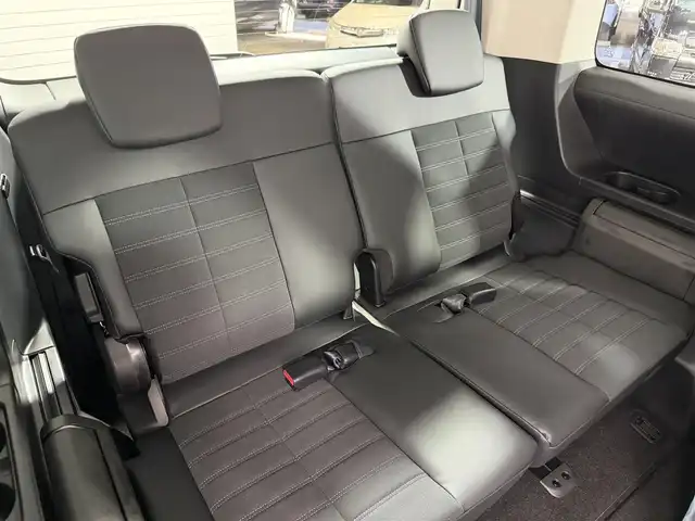 三菱 デリカＤ：５ シャモニー 大阪府 2025(令7)年 0.1千km グラファイトグレーメタリック/ブラックマイカ 登録済未使用車 ALPINE11incナビTV 360カメラ ハーフレザー パワーシート ステアリングヒーター 電動リアゲート レーダークルコン 衝突軽減ブレーキ レーンアシスト ブラインドSM 両側パワースライドドア