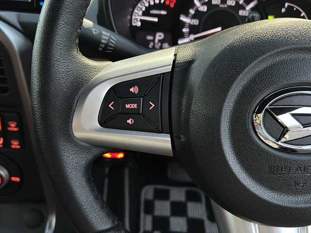 ダイハツ コペン ローブ 愛媛県 2023(令5)年 2.2万km パールホワイトⅢ 社外ナビ/・Bluetooth/・CD/DVD/ワンセグ/バックカメラ/ETC/前席シートヒーター/ドライブレコーダー前のみ/純正フロアマット/純正16インチAW/純正フロアマット/オートライト/オートLEDヘッドライト/フォグランプ/横滑り防止装置/アイドリングストップ/プッシュスタート