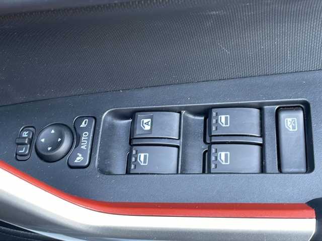 トヨタ ライズ Z 岐阜県 2021(令3)年 5.1万km シャイニングホワイトパール 禁煙車/モデリスタエアロ/純正ディスプレイオーディオ/アップルカープレイ/アンドロイドオート/AM/FM/USB/フルセグTV/クルーズコントロール/４WD/シートヒーター/前後コーナーセンサー/衝突軽減ブレーキ/アラウンドビュー/純正ドライブレコーダー/ビルトインETC2.0/アイドリングストップ/ハンドルスイッチ/カーテンエアバッグ/オートエアコン/エンジンスターター/プッシュスタート/スマートキー/スペアキー