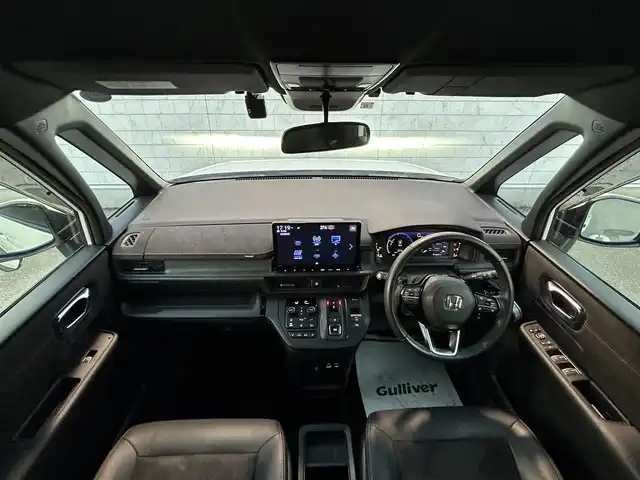 ホンダ ステップワゴン スパーダ eHEV プレミアムライン 福岡県 2022(令4)年 2.9万km プラチナホワイトパール 純正11.4型SDナビ(フルセグTV/CD/DVD/BT)アラウンドビューホンダセンシングフリップダウンモニターコーナーセンサー両側パワスラクルコンドラレコETCシートヒーターUSB純正フロアマット純正LED純正アルミホイールプッシュスタートスマートキー