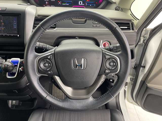 ホンダ フリード ハイブリット G ホンダセンシング 愛知県 2017(平29)年 6万km ホワイトオーキッドパール 社外ナビ/・Bluetooth/・CD/DVD/・フルセグテレビ/バックカメラ/レーダークルーズコントロール/衝突軽減ブレーキ/レーンキープアシスト/ハーフレザーシート/ルーフキャリア/RAZOシフトノブ/両側パワースライドドア/ビルトインETC