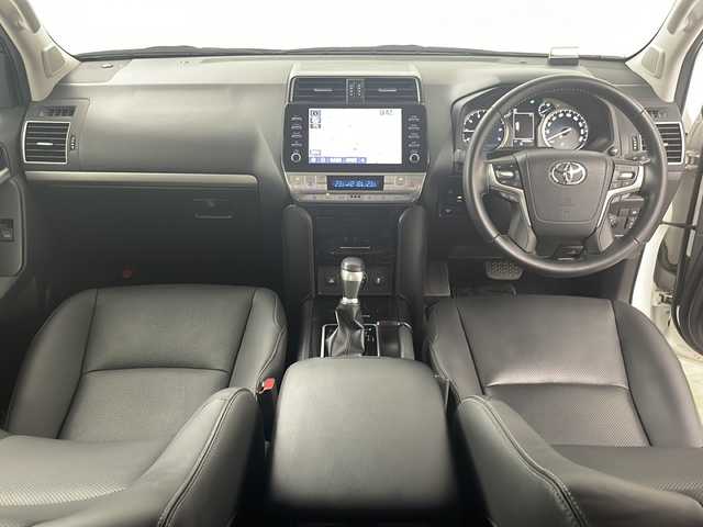 トヨタ ランドクルーザー プラド TX Lパッケージ ブラックED 道央・札幌 2021(令3)年 1.5万km ホワイトパールクリスタルシャイン ・4WD/・寒冷地仕様/・ルーフレール/・リアスポイラー/・サイドステップ/・純正ディスプレイオーディオ/（TV/BT/AppleCarPlay/AndroidAuto）/・全方位カメラ/・バックカメラ/・アダプティブクルーズコントロール/・革シート/・前席パワーシート＆シートヒーター＆ベンチレーション/・ドアミラーヒーター/・フロントワイパーデアイザー/・ビルトインETC2.0/・オートライト/・オートマチックハイビーム/・TSS/・横滑り防止装置/・LDA