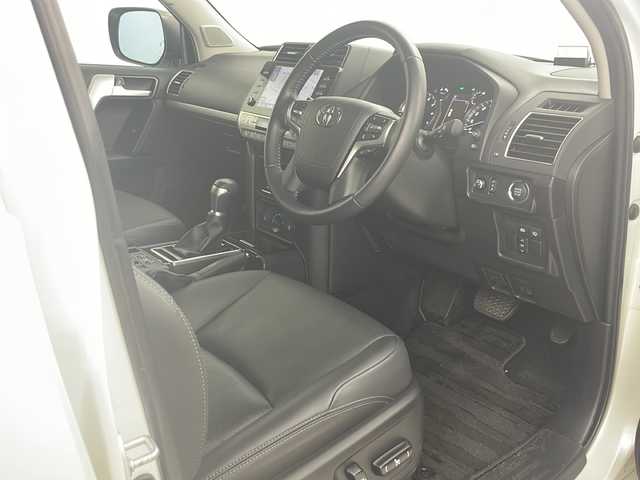 トヨタ ランドクルーザー プラド TX Lパッケージ ブラックED 道央・札幌 2021(令3)年 1.5万km ホワイトパールクリスタルシャイン ・4WD/・寒冷地仕様/・ルーフレール/・リアスポイラー/・サイドステップ/・純正ディスプレイオーディオ/（TV/BT/AppleCarPlay/AndroidAuto）/・全方位カメラ/・バックカメラ/・アダプティブクルーズコントロール/・革シート/・前席パワーシート＆シートヒーター＆ベンチレーション/・ドアミラーヒーター/・フロントワイパーデアイザー/・ビルトインETC2.0/・オートライト/・オートマチックハイビーム/・TSS/・横滑り防止装置/・LDA