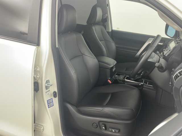 トヨタ ランドクルーザー プラド TX Lパッケージ ブラックED 道央・札幌 2021(令3)年 1.5万km ホワイトパールクリスタルシャイン ・4WD/・寒冷地仕様/・ルーフレール/・リアスポイラー/・サイドステップ/・純正ディスプレイオーディオ/（TV/BT/AppleCarPlay/AndroidAuto）/・全方位カメラ/・バックカメラ/・アダプティブクルーズコントロール/・革シート/・前席パワーシート＆シートヒーター＆ベンチレーション/・ドアミラーヒーター/・フロントワイパーデアイザー/・ビルトインETC2.0/・オートライト/・オートマチックハイビーム/・TSS/・横滑り防止装置/・LDA