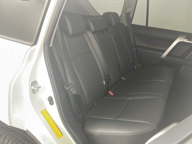 トヨタ ランドクルーザー プラド TX Lパッケージ ブラックED 道央・札幌 2021(令3)年 1.5万km ホワイトパールクリスタルシャイン ・4WD/・寒冷地仕様/・ルーフレール/・リアスポイラー/・サイドステップ/・純正ディスプレイオーディオ/（TV/BT/AppleCarPlay/AndroidAuto）/・全方位カメラ/・バックカメラ/・アダプティブクルーズコントロール/・革シート/・前席パワーシート＆シートヒーター＆ベンチレーション/・ドアミラーヒーター/・フロントワイパーデアイザー/・ビルトインETC2.0/・オートライト/・オートマチックハイビーム/・TSS/・横滑り防止装置/・LDA