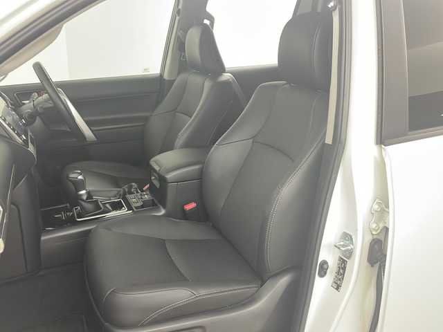 トヨタ ランドクルーザー プラド TX Lパッケージ ブラックED 道央・札幌 2021(令3)年 1.5万km ホワイトパールクリスタルシャイン ・4WD/・寒冷地仕様/・ルーフレール/・リアスポイラー/・サイドステップ/・純正ディスプレイオーディオ/（TV/BT/AppleCarPlay/AndroidAuto）/・全方位カメラ/・バックカメラ/・アダプティブクルーズコントロール/・革シート/・前席パワーシート＆シートヒーター＆ベンチレーション/・ドアミラーヒーター/・フロントワイパーデアイザー/・ビルトインETC2.0/・オートライト/・オートマチックハイビーム/・TSS/・横滑り防止装置/・LDA