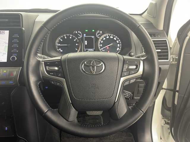 トヨタ ランドクルーザー プラド TX Lパッケージ ブラックED 道央・札幌 2021(令3)年 1.5万km ホワイトパールクリスタルシャイン ・4WD/・寒冷地仕様/・ルーフレール/・リアスポイラー/・サイドステップ/・純正ディスプレイオーディオ/（TV/BT/AppleCarPlay/AndroidAuto）/・全方位カメラ/・バックカメラ/・アダプティブクルーズコントロール/・革シート/・前席パワーシート＆シートヒーター＆ベンチレーション/・ドアミラーヒーター/・フロントワイパーデアイザー/・ビルトインETC2.0/・オートライト/・オートマチックハイビーム/・TSS/・横滑り防止装置/・LDA